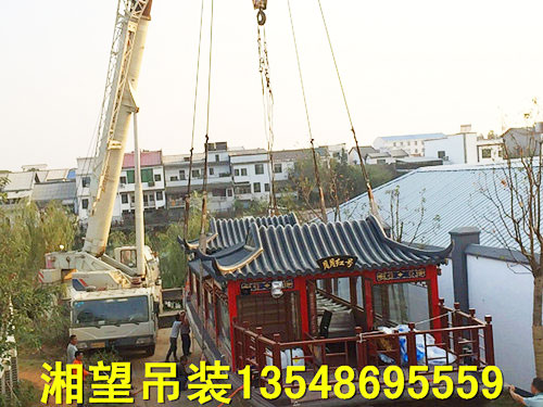 260噸吊車抬吊大型游船